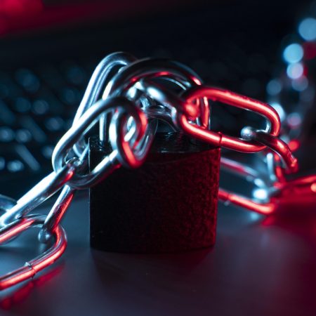 laptop-with-lock-chain-arrangement